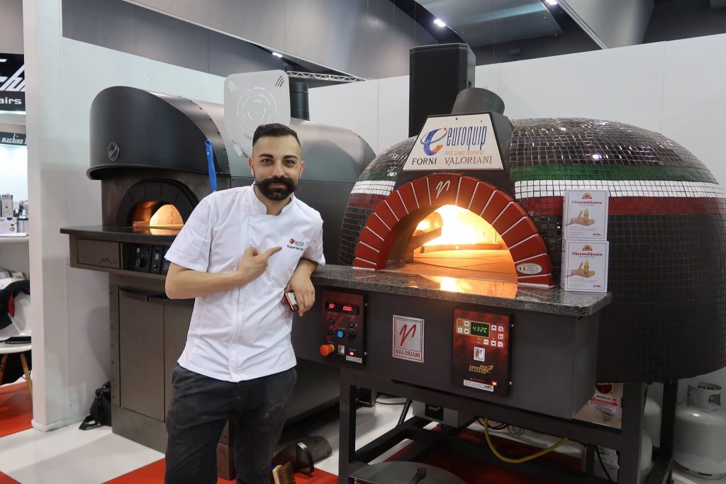 Valoriani UK Launches New Rotating Wood/Gas Pizza Oven Industry News